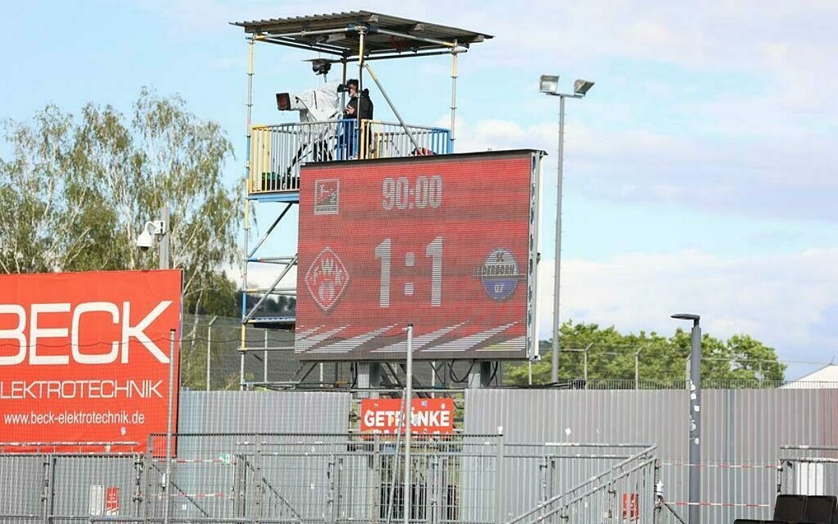 Anzeigetafel mit endstand am dallenberg Anzeigetafel mit endstand am dallenberg